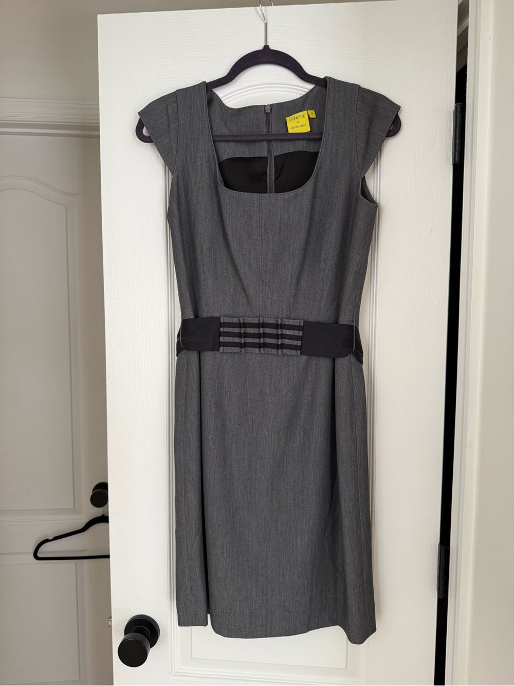 Sleeveless Gray Sheath Dress with Decorative Waist